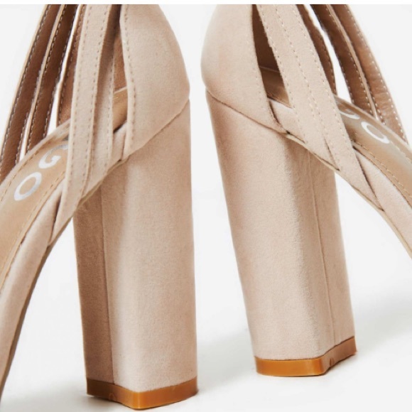✋SOLD Nude faux suede heels - Picture 4 of 4